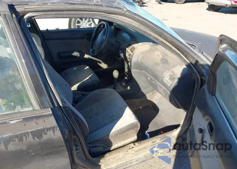 1995 Geo Prizm Lsi from USA, damaged, VIN 1Y1SK5269SZ092656